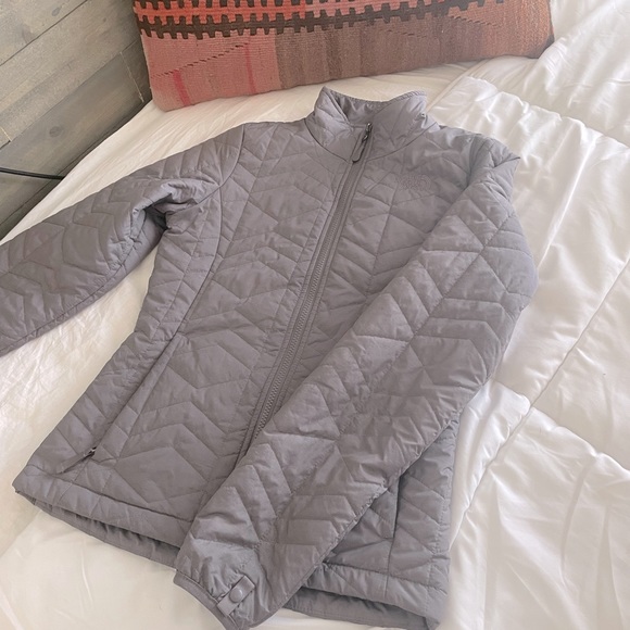 North Face midweight Jacket- Fantastic! - Picture 9 of 10